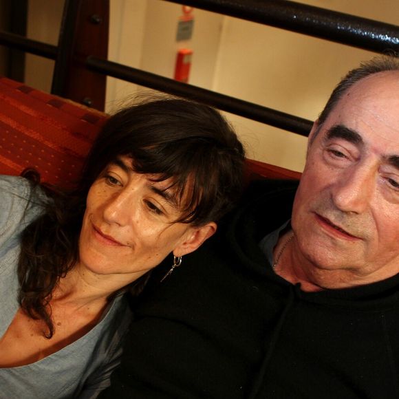 Exclusif - Richard Bohringer et sa fille Romane posent à l'hôtel Best Western à Saint-Raphaël le 14 avril 2015. (Philippe Arnassan / Nice Matin / Bestimage).