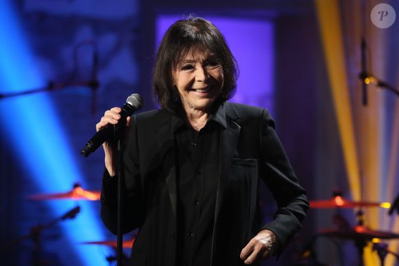 Affaiblie physiquement après un AVC, elle restait néanmoins vive d’esprit.

 Juliette Gréco - Enregistrement de l'émission "Du côté de chez Dave", qui sera diffusée le 4 octobre sur France 3. Le 15 septembre 2015. Photo par Christophe Clovis / Bestimage
