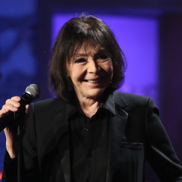 Affaiblie physiquement après un AVC, elle restait néanmoins vive d’esprit.

 Juliette Gréco - Enregistrement de l'émission "Du côté de chez Dave", qui sera diffusée le 4 octobre sur France 3. Le 15 septembre 2015. Photo par Christophe Clovis / Bestimage