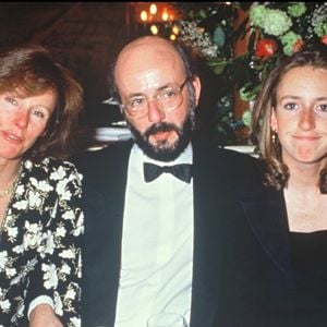 Après un premier mariage à 20 ans avec une femme baptisée Françoise, Bertrand Blier a épousé Catherine Florin, qui lui a donné sa première fille Béatrice

Archives - Bertrand Blier, sa femme Catherine et leur fille Béatrice lors de la cérémonie des César en 1990.