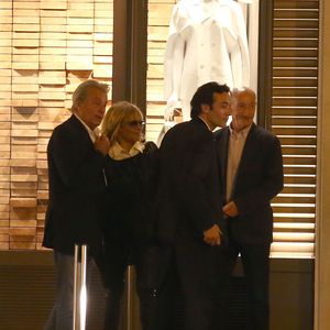 Exclusif - Prix spécial - no web - Le clan Delon réuni à l'occasion des 50 ans de Anthony Delon au Mandarin Hotel. Tout va pour le mieux dans la famille Delon, le clan est à nouveau soudé. Jeudi soir, Anthony qui fêtait ses 50 ans avait convié son père Alain Delon ( dont c'était la première sortie depuis son hospitalisation), sa mère Nathalie Delon, Anouchka Delon et son compagnon Julien Dereims ainsi que ses deux filles Loup et Liv.
Paris le 2 octobre 2014