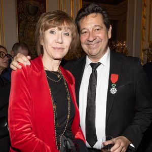 Exclusif - Virginie Lemoine, Laurent Gerra - Laurent Gerra reçoit la légion d'honneur de la part du grand chancelier F. Lecointre en présence de la première dame, B. Macron au Palais de la Légion d'honneur à Paris le 29 septembre 2025. © Cyril Moreau/Bestimage