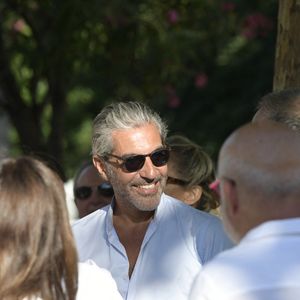 Exclusif - Ary Abittan - Personnalités à l'exposition photographique de Paris Match "Eddie Barclay — Saint-Tropez, le sens de la fête !" place Blanqui à Saint-Tropez le 11 juillet 2025.

© Sophie Louvet / Nice Matin / Bestimage