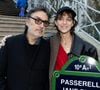 Une autre story laisse apparaître ce qui pourrait être un studio de musique installé dans la maison, en écho à ses propos sur son travail artistique en Provence. 

Yvan Attal et sa compagne Charlotte Gainsbourg - Inauguration de la passerelle Jane Birkin devant les 41-43 quai de Valmy à Paris. © Cyril Moreau / Bestimage