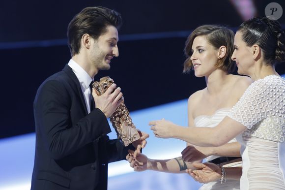 Kristen Stewart, Juliette Binoche, Pierre Niney (césar du meilleur acteur pour le film "Yves Saint Laurent") - 40ème cérémonie des César au théâtre du Châtelet à Paris, le 20 février 2015. © BORDE-JACOVIDES / BESTIMAGE