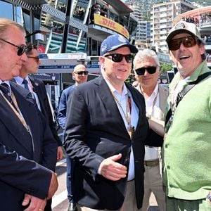 Le prince Albert II de Monaco et Jean-Luc Reichmann dans les paddocks du Formula 1 Louis Vuitton Grand Prix de Monaco 2026, à Monte Carlo, Monaco, le 6 juin 2026. © Bruno Bebert/Bestimage