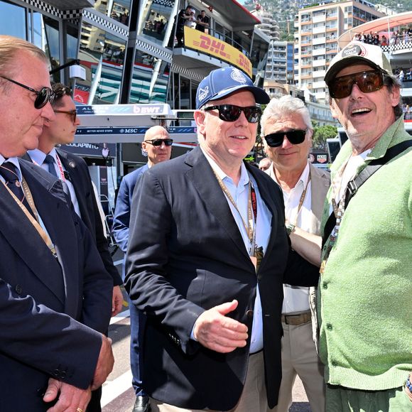 Le prince Albert II de Monaco et Jean-Luc Reichmann dans les paddocks du Formula 1 Louis Vuitton Grand Prix de Monaco 2026, à Monte Carlo, Monaco, le 6 juin 2026. © Bruno Bebert/Bestimage