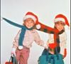 Elles sont devenus célèbre à la fin des années 80 grâce à la série "La fête à la maison"...

Mary-Kate et Ashley Olsen sur le tournage du téléfilm Grandmother's House We Go, aux États-Unis, en 1990. Les jumelles n'ont alors que quelques années et sont déjà de véritables vedettes outre-Atlantique. Alpha Agency / Bestimage