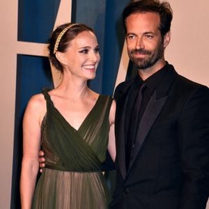 Natalie Portman et Benjamin Millepied au photocall de la soirée "Vanity Fair" lors de la 94ème édition de la cérémonie des Oscars à Los Angeles, le 27 mars 2022.