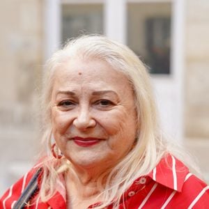 L'actrice de 76 ans a évoqué une intervention de chirurgie esthétique subie au début de sa carrière.
Josiane Balasko - Personnalités à la première grande rétrospective française consacrée à Gianni Versace au Musée Maillol à Paris le 4 juin 2026.
© Anne-Sophie Guebey / Bestimage