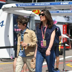 Raphael Elmaleh, Charlotte Casiraghi - Les people dans les paddocks la veille du Grand Prix de Formule 1 (F1) de Monaco le 24 mai 2025.
© Lionel Urman / Bestimage