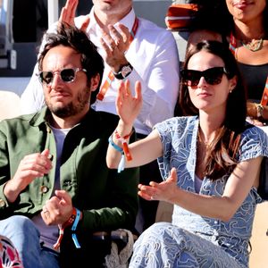 Vianney et sa femme Catherine Robert - Célébrités dans les tribunes des Internationaux de France de tennis de Roland Garros 2024 à Paris le 7 juin 2024.  © Jacovides-Moreau/Bestimage