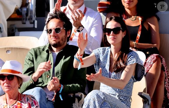 Vianney et sa femme Catherine Robert - Célébrités dans les tribunes des Internationaux de France de tennis de Roland Garros 2024 à Paris le 7 juin 2024.  © Jacovides-Moreau/Bestimage