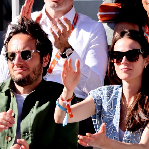 Vianney et sa femme Catherine Robert - Célébrités dans les tribunes des Internationaux de France de tennis de Roland Garros 2024 à Paris le 7 juin 2024.  © Jacovides-Moreau/Bestimage