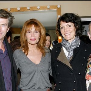 de sa partenaire de jeu dans "Lebowitz contre Lebowitz" car il était en couple à ce moment-là. 

Philippe Caroit, Clémentine Célarié, Caroline Tresca et Michel Jonasz – Générale de la pièce La Tectonique des sentiments au Théâtre Marigny, à Paris.
RINDOFF-GUIREC / BESTIMAGE