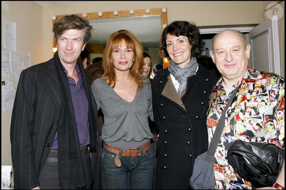 de sa partenaire de jeu dans "Lebowitz contre Lebowitz" car il était en couple à ce moment-là. 

Philippe Caroit, Clémentine Célarié, Caroline Tresca et Michel Jonasz – Générale de la pièce La Tectonique des sentiments au Théâtre Marigny, à Paris.
RINDOFF-GUIREC / BESTIMAGE