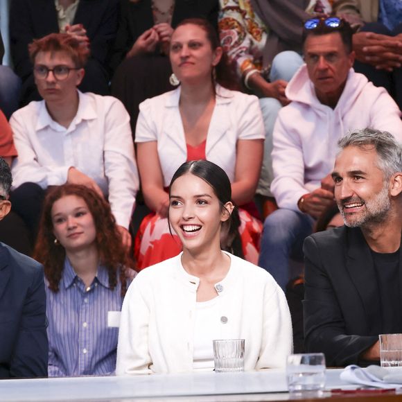 Exclusif - Roschdy Zem, Lyna Khoudri, Martin Bourboulon - Plateau de l'émission "C à vous" lors du 78ème Festival International du Film de Cannes le 22 mai 2025. © Jack Tribeca / Bestimage
