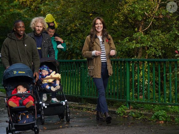 La princesse de Galles participe à une marche des pères dans le parc local lors d'une visite à "Dadvengers", une communauté pour les pères et leurs enfants, à Arnos Grove, au nord de Londres, afin de souligner le rôle important que jouent les pères dans les premières années de vie de leurs enfants, dans le cadre de sa campagne "Shaping Us" (Nous façonner) sur la petite enfance. Mercredi 1er novembre 2023. Photo de Yui Mok/PA Wire/ABACAPRESS.COM
