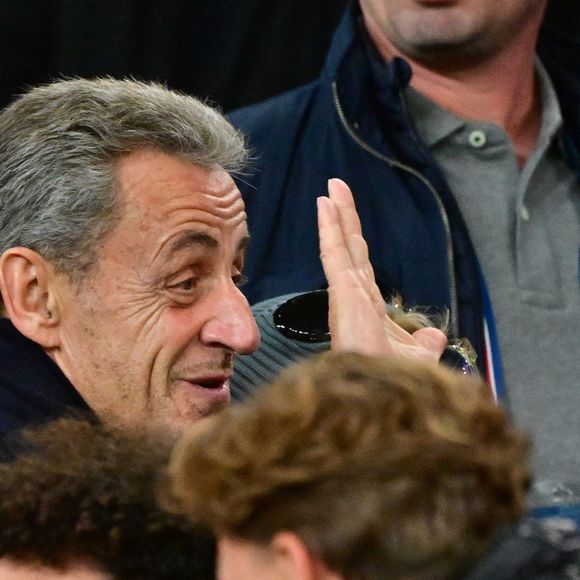 Nicolas Sarkozy dans les tribunes lors du match de Ligue 1 McDonald's "PSG - Auxerre (2-0)" au Parc des Princes à Paris, le 27 septembre 2025.
© Christian Liewig/Bestimage