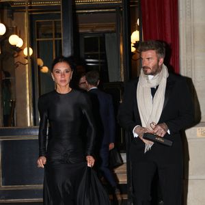 Les icônes de la mode Victoria et David Beckham sont vus quittant leur hôtel à Paris dans des ensembles chics, montrant leur style caractéristique, Paris, France, le 4 mars 2025, 2025. Photo by Nacer Aissaoui/Splash News/ABACAPRESS.COM