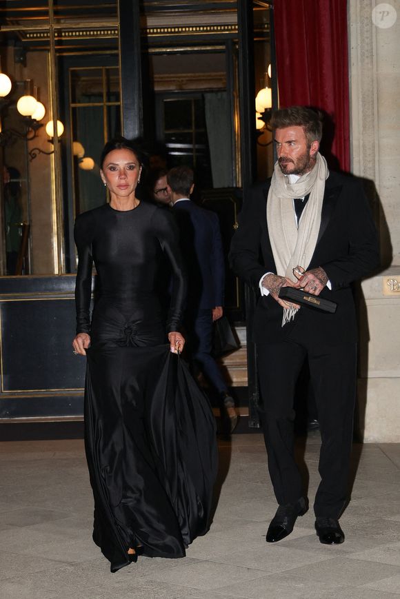 Les icônes de la mode Victoria et David Beckham sont vus quittant leur hôtel à Paris dans des ensembles chics, montrant leur style caractéristique, Paris, France, le 4 mars 2025, 2025. Photo by Nacer Aissaoui/Splash News/ABACAPRESS.COM