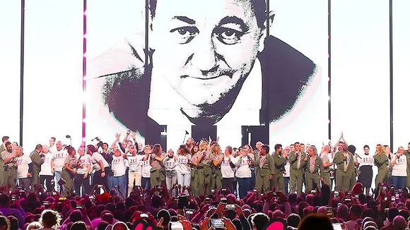 À 76 ans, ce membre de la troupe des Restos du coeur donne de ses nouvelles après ce qui lui est arrivé en plein concert