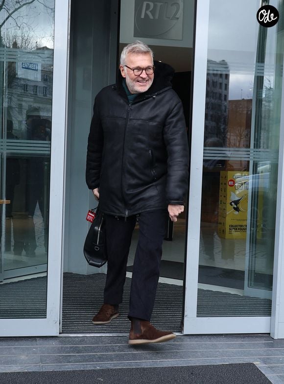 On le savait déjà auteur à succès de nombreuses pièces de théâtre, mais l'homme de médias a décidé d'aller encore plus loin. Pour sa toute nouvelle comédie, Laurent Ruquier ne se contentera pas de rester en coulisses : il montera sur scène.

Exclusif - Laurent Ruquier - Les célébrités quittent les studios de RTL à Neuilly sur Seine, le 9 janvier 2025.