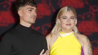 Mariage de Louane et Florian en Provence : de nouvelles photos partagées, des fleurs bien spécifiques ont été choisies par la chanteuse