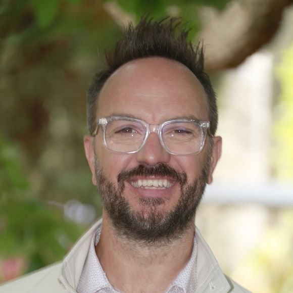 S’il fait rire des milliers de spectateurs chaque soir, Jarry, de son vrai nom Anthony Lambert, garde les moments les plus précieux de sa vie à l’abri des regards...

Jarry,  film "Jour J" - La 18ème édition du festival du Film Francophone d'Angoulême. © Christophe Aubert via Bestimage