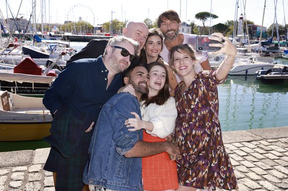 Thibaud Vaneck, Pierre Martot, Eleonore Sarrazin, , Laurent Kérusoré,  Joakim Latzko, Marie Mallia, Léa François  "PLUS BELLE LA VIE"
Le festival de fiction TV de La Rochelle samedi 17 septembre 2022. © Christophe Aubert via Bestimage