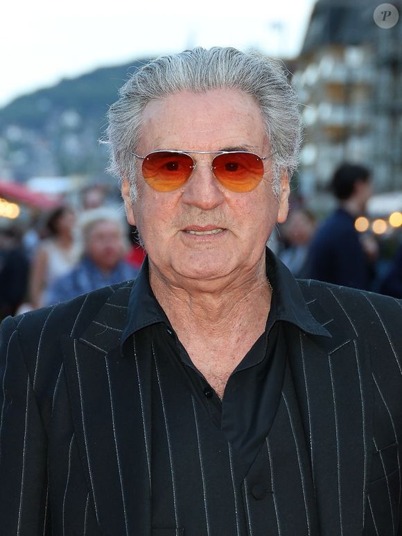 Daniel Auteuil au tapis rouge du 38ème festival du film de Cabourg, France, le 14 juin 2024. Les Journées romantiques du 38ème Festival du film de Cabourg (Calvados) auront lieu du 12 au 16 juin. © Coadic Guirec/Bestimage