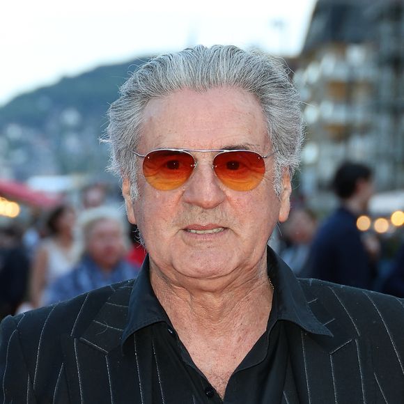 Daniel Auteuil au tapis rouge du 38ème festival du film de Cabourg, France, le 14 juin 2024. Les Journées romantiques du 38ème Festival du film de Cabourg (Calvados) auront lieu du 12 au 16 juin. © Coadic Guirec/Bestimage