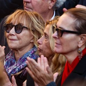 Marie-Anne Chazel et Carole Bouquet - Sortie des Obsèques de Michel Blanc en l'église Saint-Eustache à Paris, le 10 octobre 2024. 
© Moreau / Jacovides / Bestimage