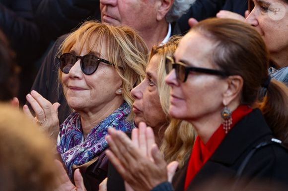 Marie-Anne Chazel et Carole Bouquet - Sortie des Obsèques de Michel Blanc en l'église Saint-Eustache à Paris, le 10 octobre 2024. 
© Moreau / Jacovides / Bestimage