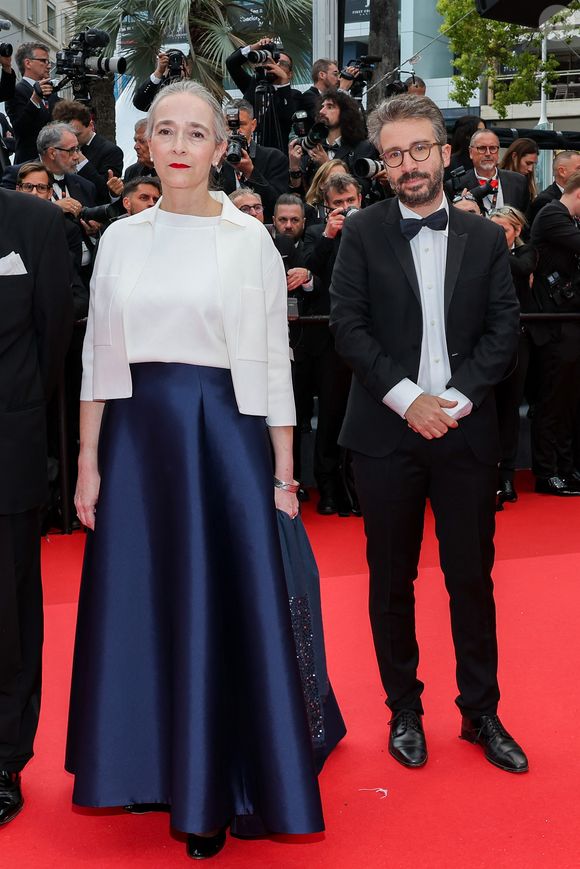 A l'inverse, pour Stéphane Sitbon-Gomez, directeur des antennes et des programmes de France Télévisions,

Delphine Ernotte, Stéphane Sitbon-Gomez - Montée des marches du film « Le deuxième acte » pour la cérémonie d’ouverture du 77ème Festival International du Film de Cannes, au Palais des Festivals à Cannes. Le 14 mai 2024
© Jacovides-Moreau / Bestimage