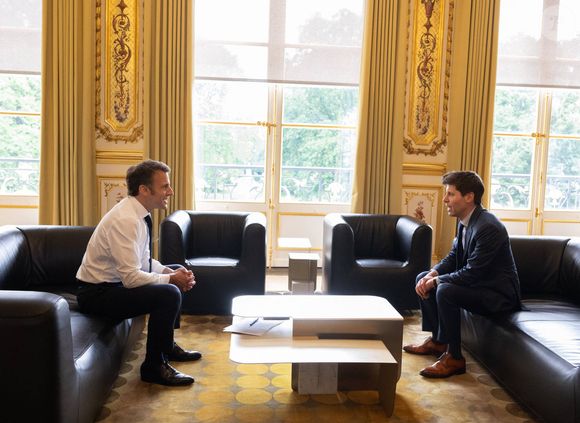 Car comme tous grands patrons de la tech, les profils recherchés par ces derniers sont une donnée intéressante pour le monde du travail.

Le président français, Emmanuel Macron rencontre le président OpenAI, Sam Altman au palais de l'Elysée à Paris, France, le 23 mai 2023. © Jacques Witt/Pool/Bestimage