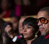 Sur une photo dévoilée sur Instagram par JoeyStarr, on voit en le célèbre rappeur et sa compagne, à la Fashion Week de Paris, avec... le même genre de lunettes ! Des binocles à grosses montures noires, avec des verres teintés rouges.

Exclusif - JoeyStarr et sa  compagne Pauline Latchoumanin au "concerto pour la paix" de Omar Harfouch au théâtre des Champs-Elysées le 18 septembre 2024. © Perusseau / Tribeca / Bestimage