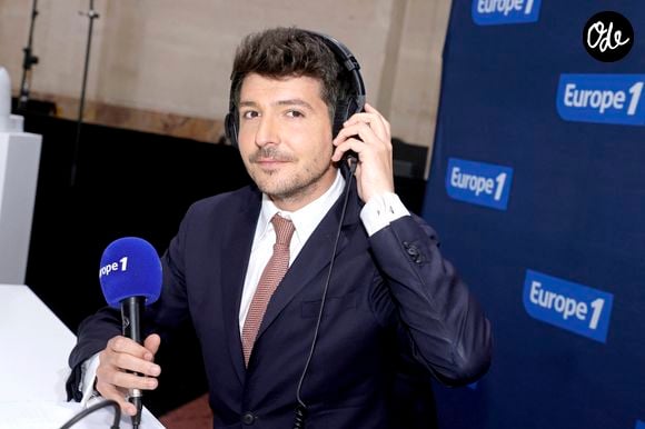 À Nice, il s’est découvert une passion pour le cyclisme.

Eliot Deval Lors du bicentenaire de Hachette livre au Palais Brongniart " Les grandes rencontres Hachette " le 14 mars 2026. © Cédric Perrin/Bestimage