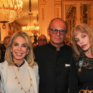 Laetitia Barlerin, Arielle Dombasle, guest - Arielle Dombasle est élevée au rang d'Officière de l'ordre des Arts et Lettres au Ministère de la Culture à Paris le 08 Décembre 2025.

© Philippe Baldini / Bestimage