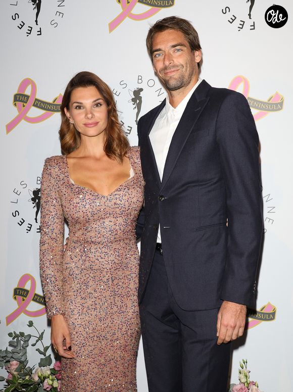 Camille Lacourt et sa compagne Alice Detollenaere (Miss Bourgogne 2010) - Séance photo lors du 4e gala de charité de l'association « Les Bonnes Fées » à l'occasion de la campagne mondiale « Octobre Rose » à l'hôtel Peninsula, à Paris, le 5 octobre 2023. © Coadic Guirec/Bestimage