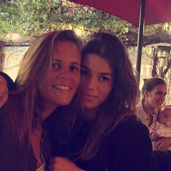 Malgré la séparation entre Florent Manaudou et Fanny Skalli, Laure Manaudou a choisi de rester amie avec l'ex de son frère et de lui demander d'être la marraine de son fils Lou...

Laure Manaudou prend la pose avec Fanny Skalli le 15 juin 2016.