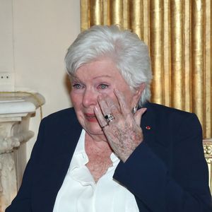 Line Renaud entourée de ses amis pour un moment émouvant

Line Renaud pleure sous l’émotion - Line Renaud fait don de ses archives aux Archives Nationales au Ministère de la Culture, Paris. © Bertrand Rindoff / Bestimage