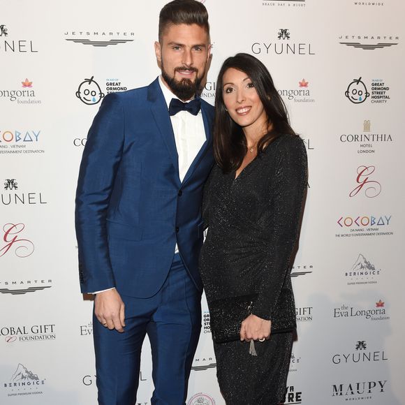 Olivier Giroud et sa femme Jennifer, enceinte - Les célébrités posent lors du photocall de la soirée Global Gift à Londres le 18 novembre 2017.
