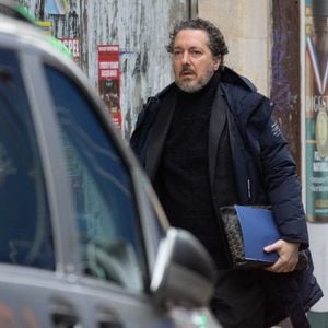 Guillaume Gallienne lors de la cérémonie d'enterrement de l'acteur franco-danois Niels Arestrup devant l'église Saint-Roch à Paris, le 10 décembre 2024. Niels Arestrup, décédé le 1er décembre 2024 à l'âge de 75 ans, était un pilier du théâtre et du cinéma français depuis les années 1970, mais son profil a été rehaussé au niveau international au cours de la première décennie de ce siècle par deux films réalisés par Jacques Audiard. Photo par Nasser Berzane/ABACAPRESS.COM