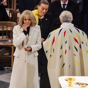 Samedi 7 décembre 2024, la cérémonie de réouverture de Notre-Dame s'est orchestrée en présence d'invités prestigieux. 

Brigitte Macron, la princesse Isabelle de Liechtenstein, au moment de la communion - Messe de consécration du mobilier liturgique de la cathédrale Notre-Dame de Paris, le 8 décembre 2024.© Cyril Moreau / Bestimage