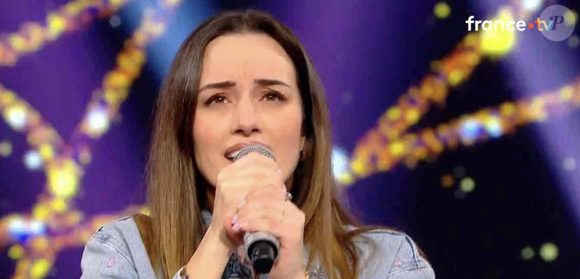 Sandy, l'actuelle maestro de N'oubliez pas les paroles sur France 2
