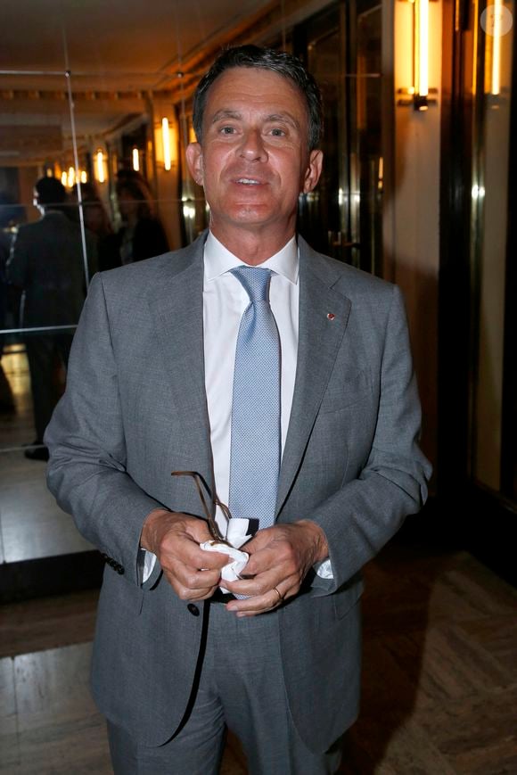 Exclusif - Manuel Valls - Stéphane Freiss est élevé au grade d’Officier de l'ordre des Arts et des Lettres au théâtre Antoine à Paris, France, le 13 Mai 2024.  Stéphane Freiss a reçu cette distinction après avoir été nommé chevalier de l'ordre des Arts et des Lettres en 2013.

© Bertrand Rindoff / Bestimage