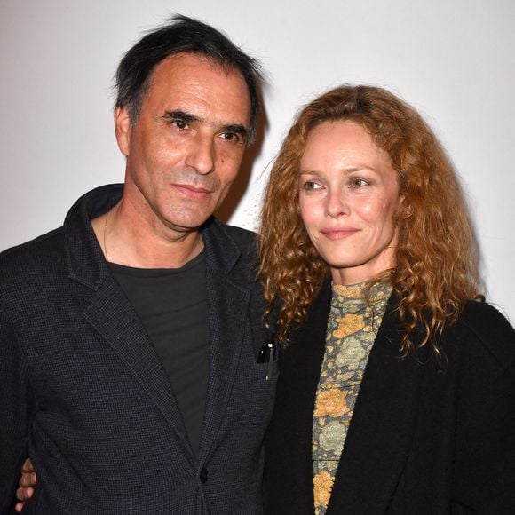Semi Exclusif - Vanessa Paradis et son mari Samuel Benchetrit lors de l'anniversaire (trois ans) de l'hôtel Les Jardins du Faubourg à Paris le 9 juin 2022. © Veeren / Bestimage