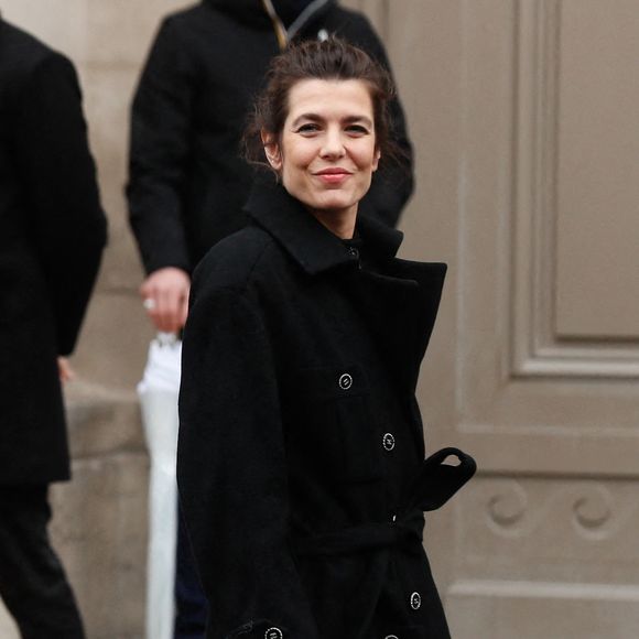 Et elle n'était pas la seule à représenter le clan Grimaldi lors de l'événement
Charlotte Casiraghi - Les célébrités au défilé Chanel 2 "Collection Haute Couture Printemps/Eté 2025" lors de la Fashion Week de Paris (PFW), le 28 janvier 2025 Christophe Clovis / Bestimage