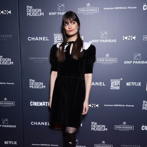 Clara Luciani - Vernissage de l'exposition de 'Wes Anderson' à la Cinémathèque Française de Paris le 17 mars 2025. © Denis Guignebourg/Bestimage